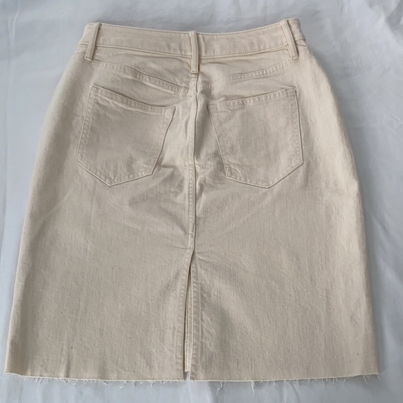 🏷 Banana Republic Raw Edge Denim Pencil Skirt 🏷 - Picture 3 of 13